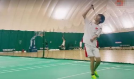 打羽毛球视频,跟随视频学技巧，提升你的球技水平